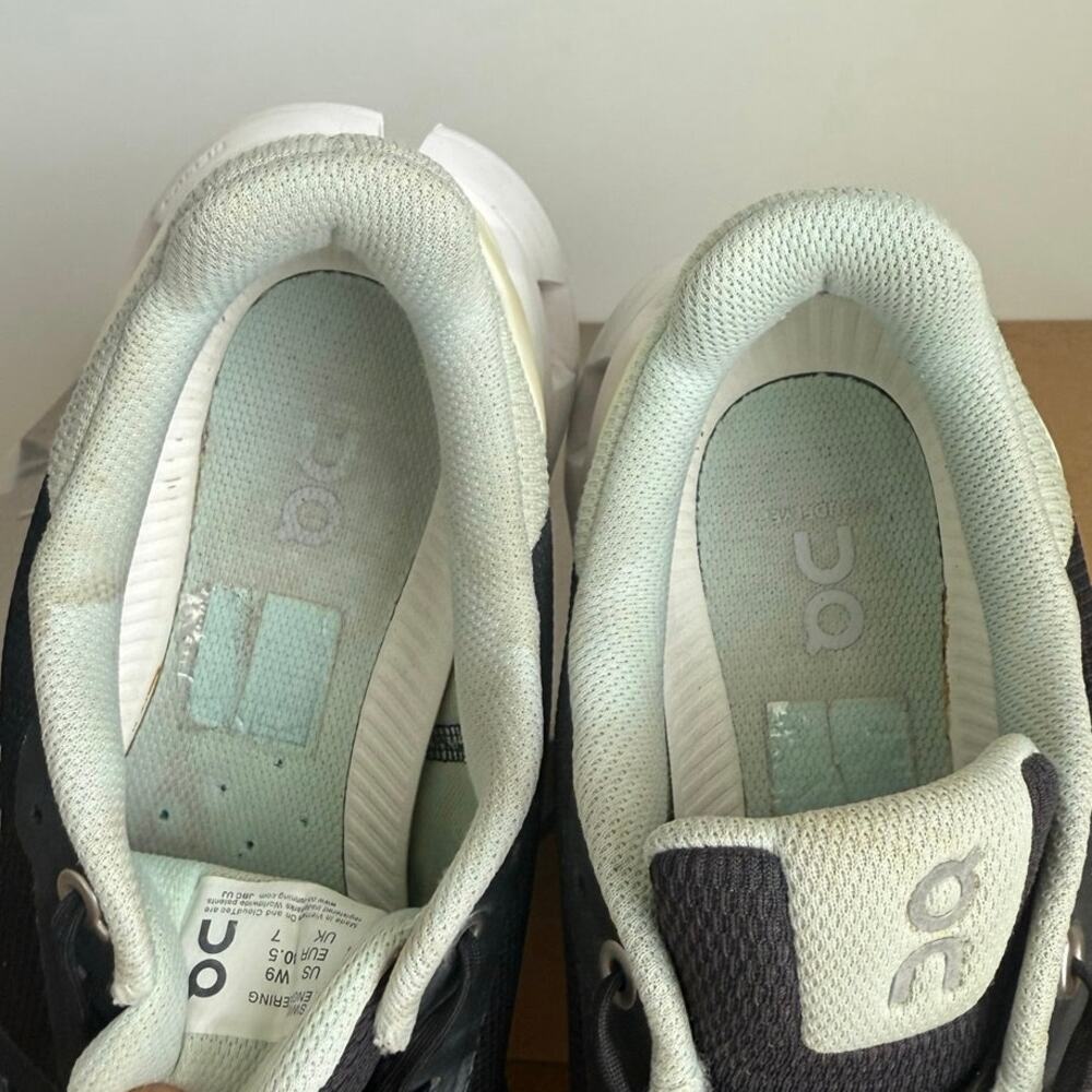On Cloud Cloudflyer Black/Mint Green Women Running Sneakers- SZ 9 - Picture 8 of 13